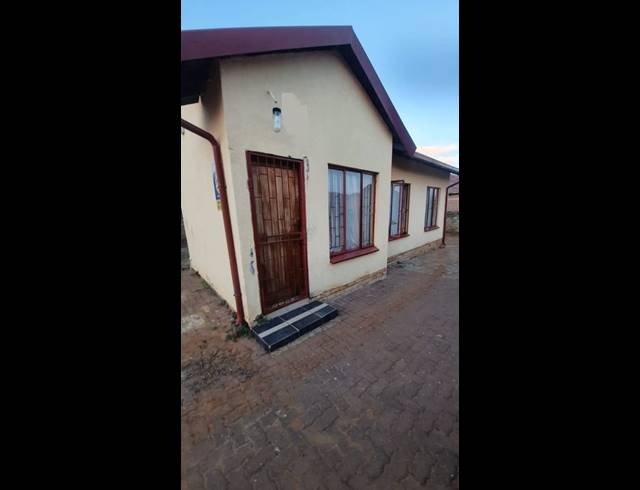3 BEDROOM HOUSE FOR SALE IN TLHABANE WEST